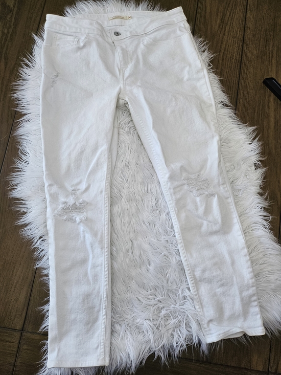 Levi's Pants - Levi's White Distressed Cropped Ankle Jeans